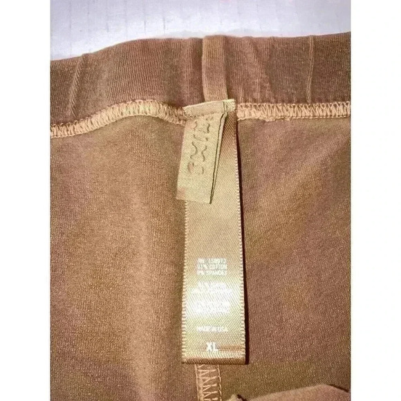 SKIMS OUTDOOR BIKE SHORT CAMEL SIZE XL - Picture 6 of 8